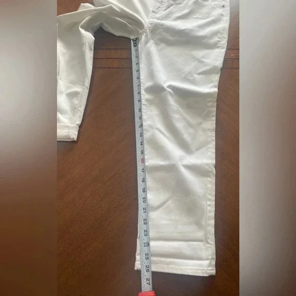 Chico’s So Slimming No Stain Girlfriend Cropped Jeans Alabaster White Sz 12 NEW - Picture 8 of 9